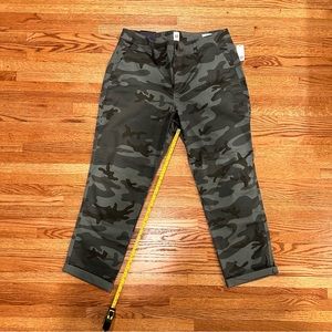 NWT GAP Girlfriend Khaki Size 12